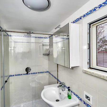 Nicole By My Collection * Capri