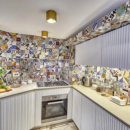 Nicole By My Collection Willa Capri